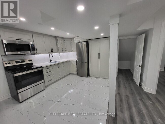 3207 Pebblewood Rd in Mississauga, ON - Building Photo - Building Photo