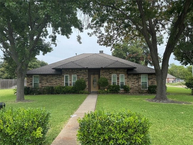 property at 913 Lake Meadows Dr