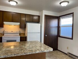 13716 E Mission Ave in Spokane Valley, WA - Building Photo