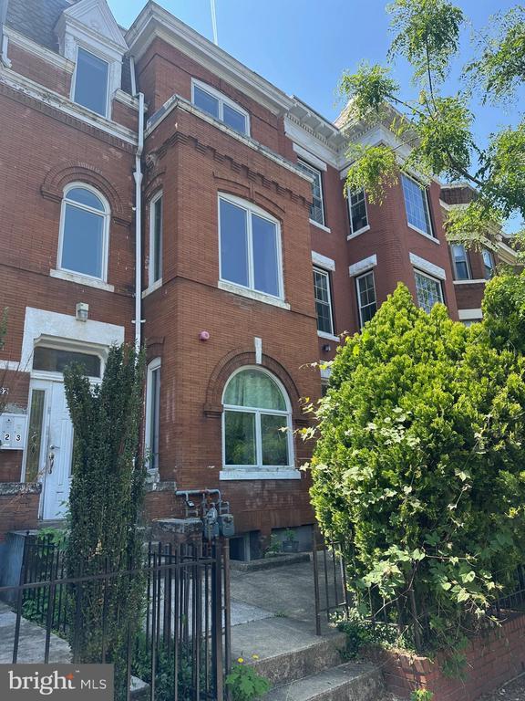property at 32 Q St NW