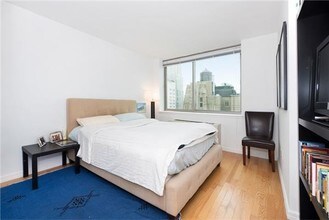 2 Gold St-Unit -2308 in New York, NY - Building Photo - Building Photo