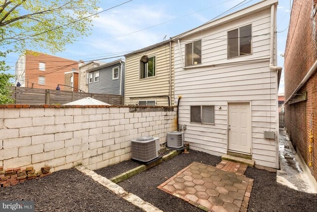 1102 K St SE in Washington, DC - Building Photo - Building Photo