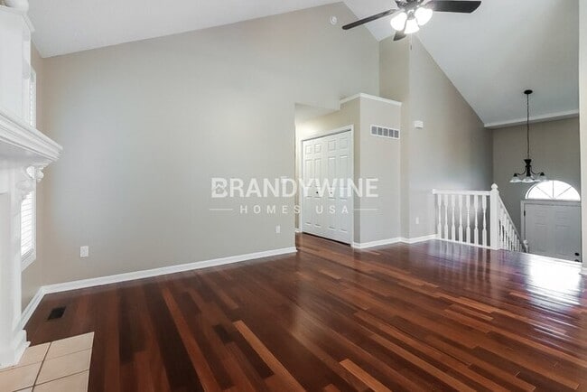 106 W Laredo Trail in Raymore, MO - Building Photo - Building Photo