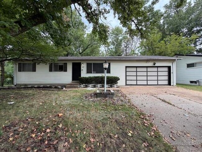 property at 1439 Widefields Ln