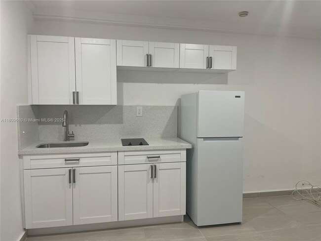 2001 SW 58th Ct in Miami, FL - Building Photo - Building Photo