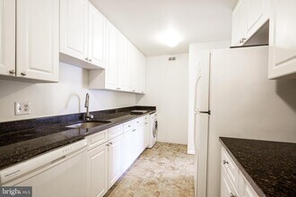 11923 Parklawn Dr-Unit -303 in Rockville, MD - Building Photo - Building Photo
