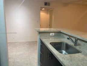 2946 S University Dr in Davie, FL - Building Photo - Building Photo