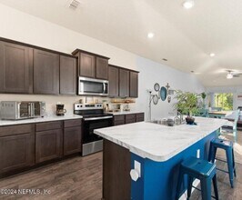 6021 Bucking Bronco Dr in Jacksonville, FL - Building Photo - Building Photo