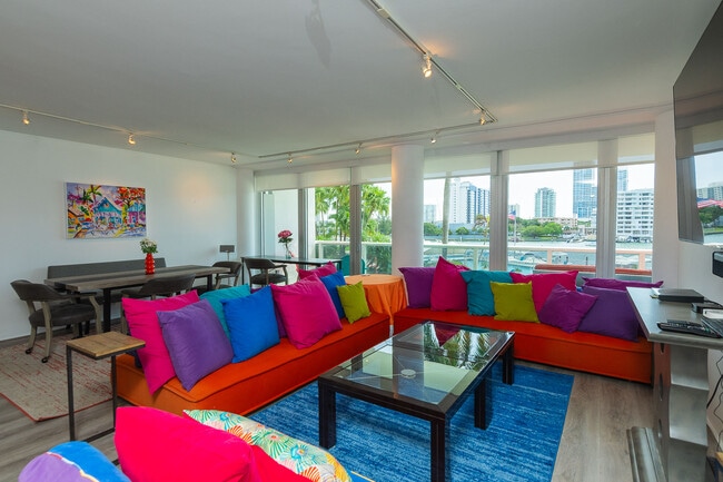 900 Bay Dr, Unit 224 in Miami, FL - Building Photo - Building Photo