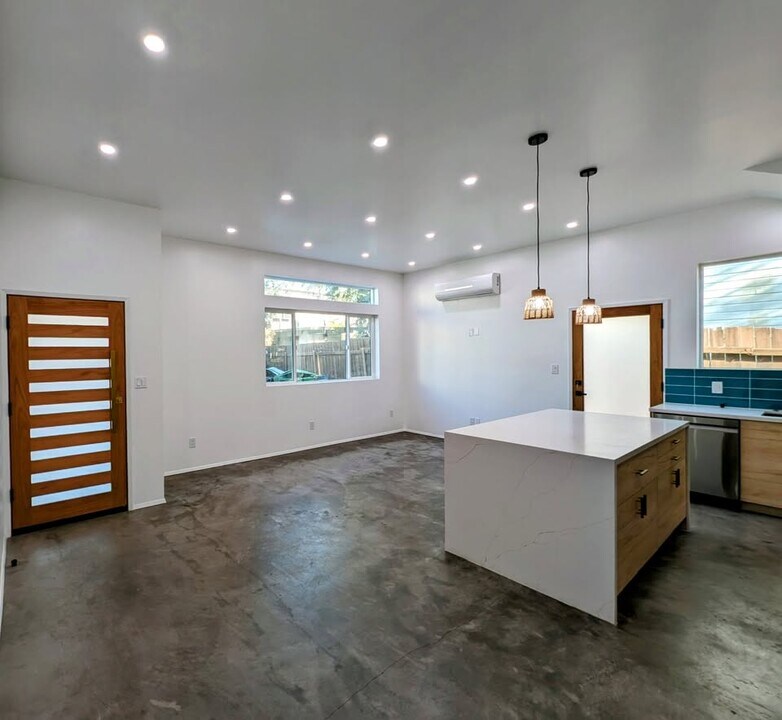 720 San Pascual Ave in Los Angeles, CA - Foto de edificio