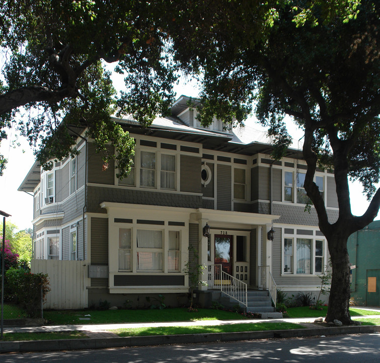 718 Sunset Ave in Pasadena, CA - Foto de edificio