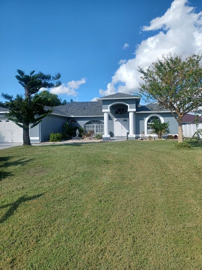 1131 SW 47th St in Cape Coral, FL - Building Photo - Building Photo