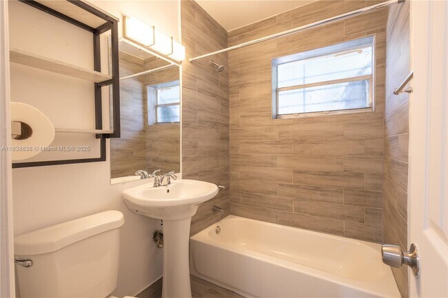 7012 NW 5th Pl in Miami, FL - Building Photo - Building Photo