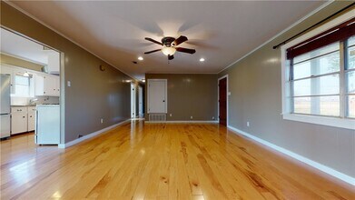 8251 W Sh-21 in Bryan, TX - Building Photo - Building Photo
