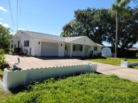 8444 Green St in Port Richey, FL - Building Photo