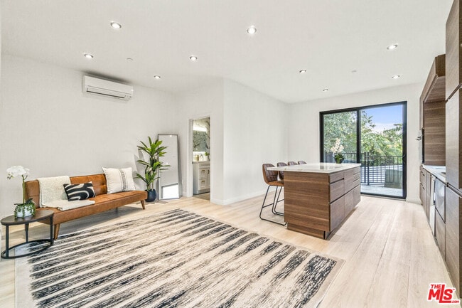 property at 2315 Loma Vista Pl