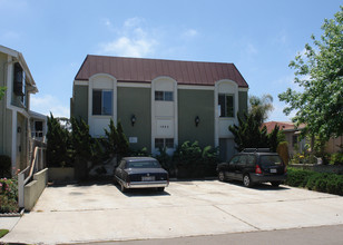 1445 Essex St in San Diego, CA - Building Photo - Building Photo