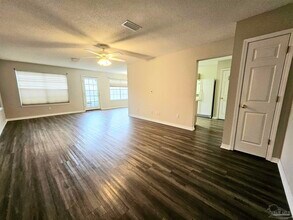 3331 Two Sisters Wy in Pensacola, FL - Building Photo - Building Photo