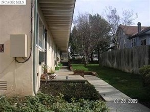 Holly Tree Apartments in Grass Valley, CA - Building Photo - Building Photo