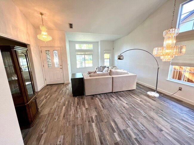 1288 Canevari Dr in Roseville, CA - Foto de edificio - Building Photo