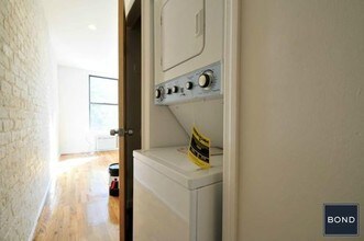 240 E 26th St-Unit -4c in New York, NY - Building Photo - Building Photo