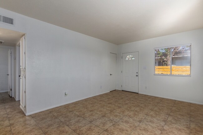 533 E Mountain View Rd in Phoenix, AZ - Building Photo - Building Photo