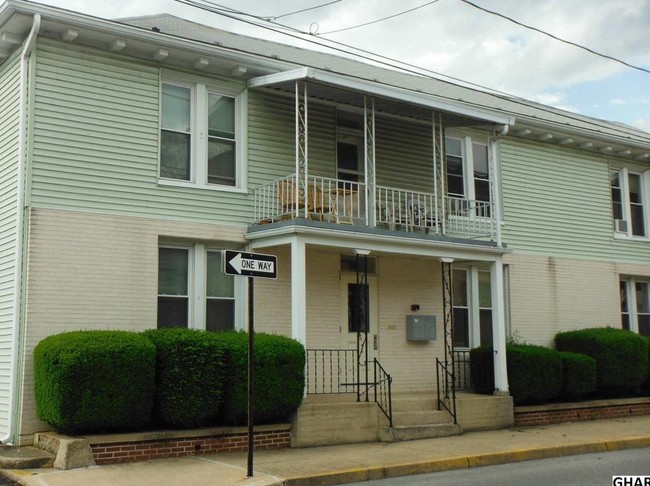 15-17 E Burd St in Shippensburg, PA - Foto de edificio - Building Photo