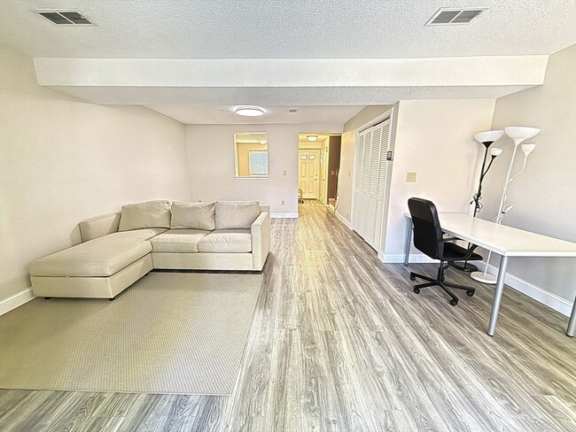 28 Apple Tree Hill Rd in Hopkinton, MA - Building Photo - Building Photo