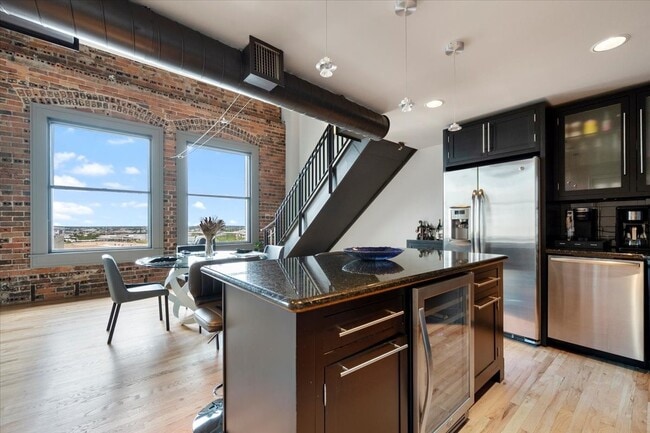 property at 915 Franklin St