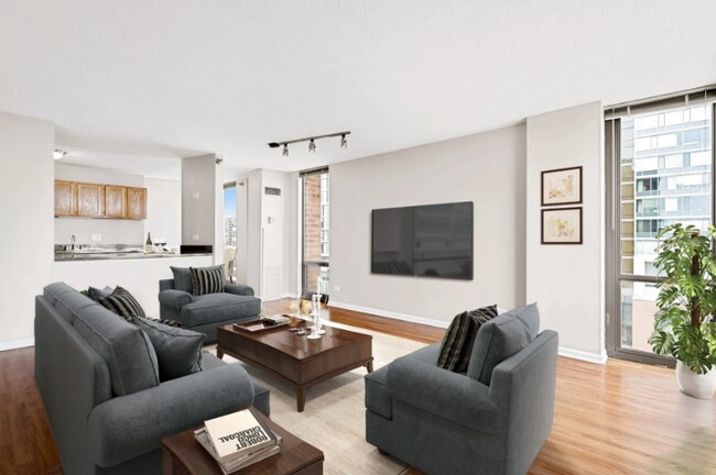 100 Forest Ave in Oak Park, IL - Building Photo - Building Photo