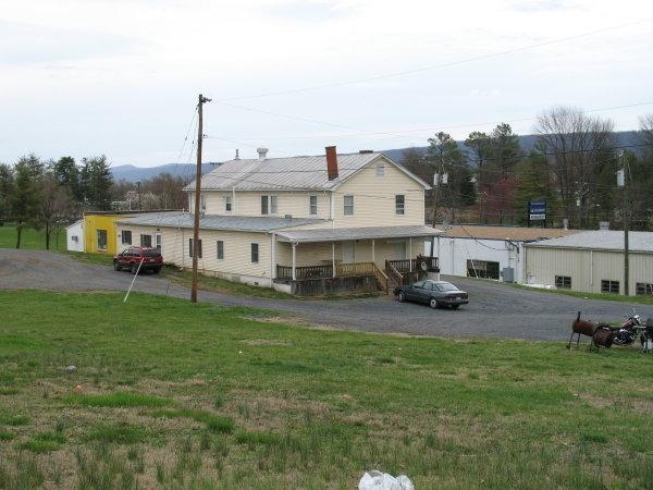 754 S Main St in Woodstock, VA - Foto de edificio