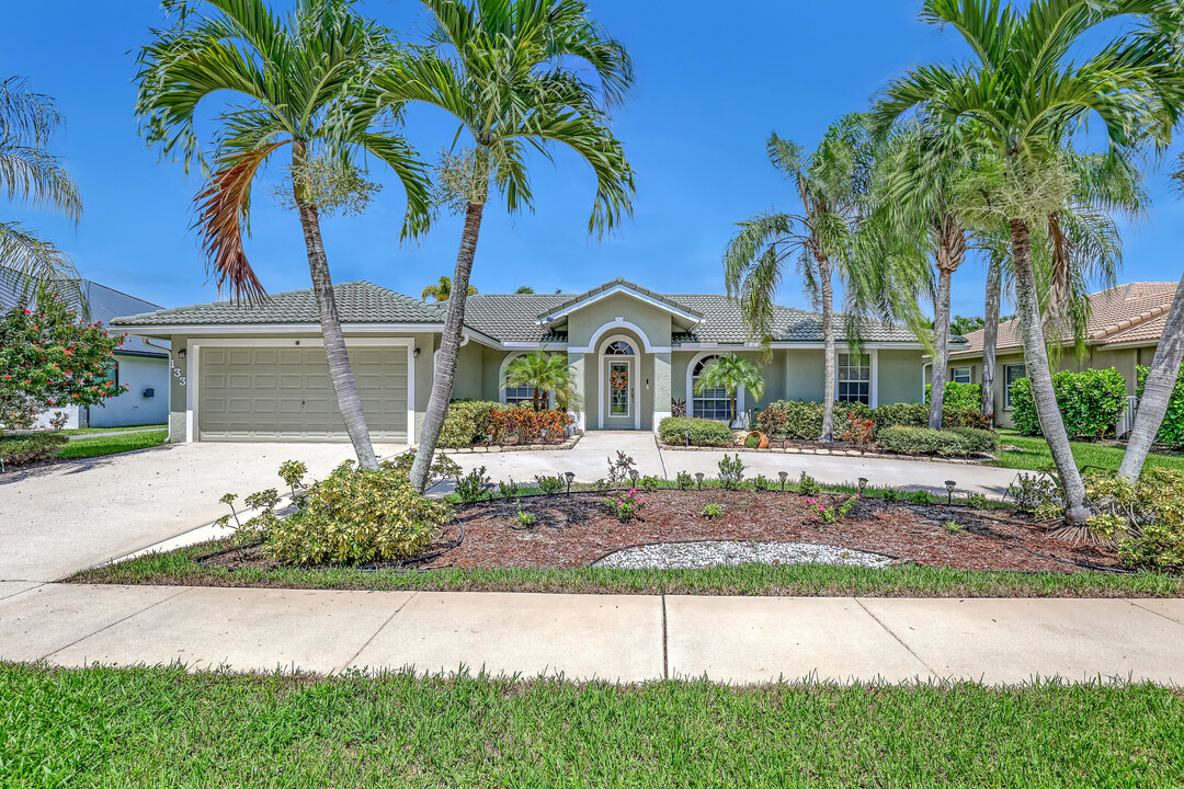 133 Black Olive Crescent in Royal Palm Beach, FL - Building Photo