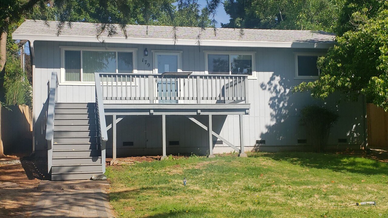 179 Cedar St in Auburn, CA - Building Photo