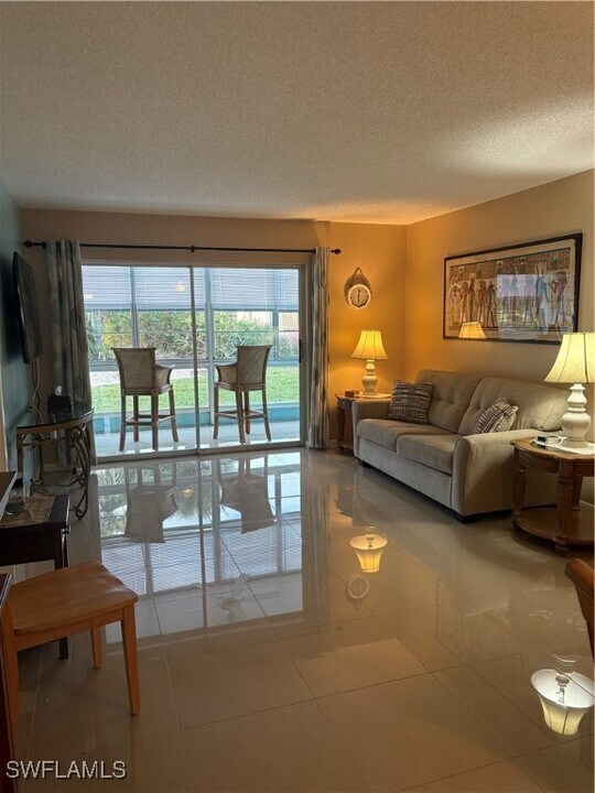 8730 Rose Ct in Ft. Myers, FL - Building Photo