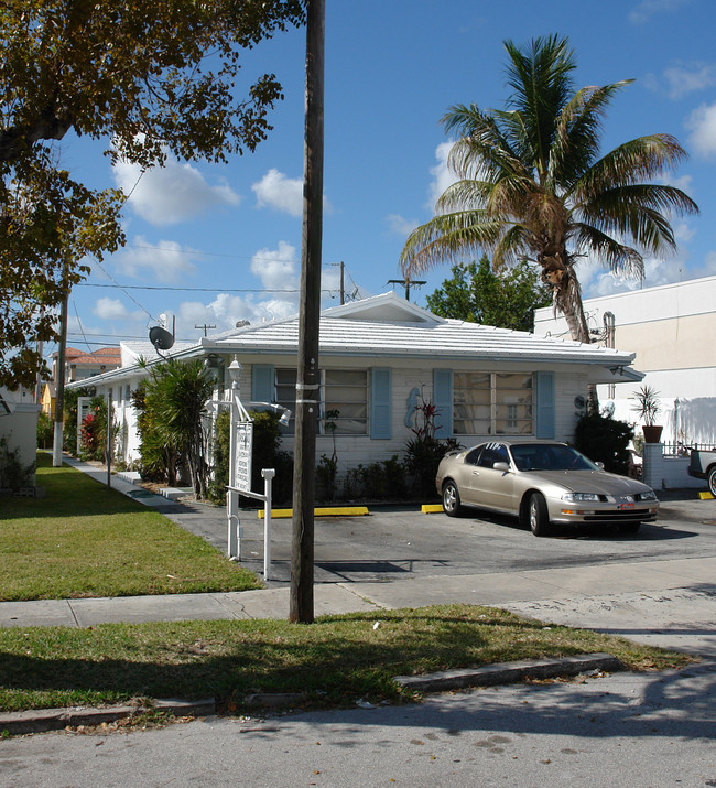 1750 Fletcher St in Hollywood, FL - Building Photo - Building Photo