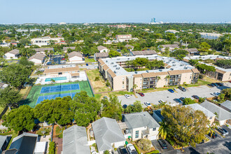 Country Pines in Davie, FL - Building Photo - Building Photo