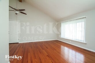 303 N Bromley St in McHenry, IL - Foto de edificio - Building Photo