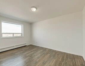 Laurentia Apartments in Toronto, ON - Building Photo - Building Photo