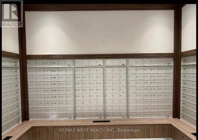 3260 Sheppard Ave E in Toronto, ON - Building Photo - Building Photo