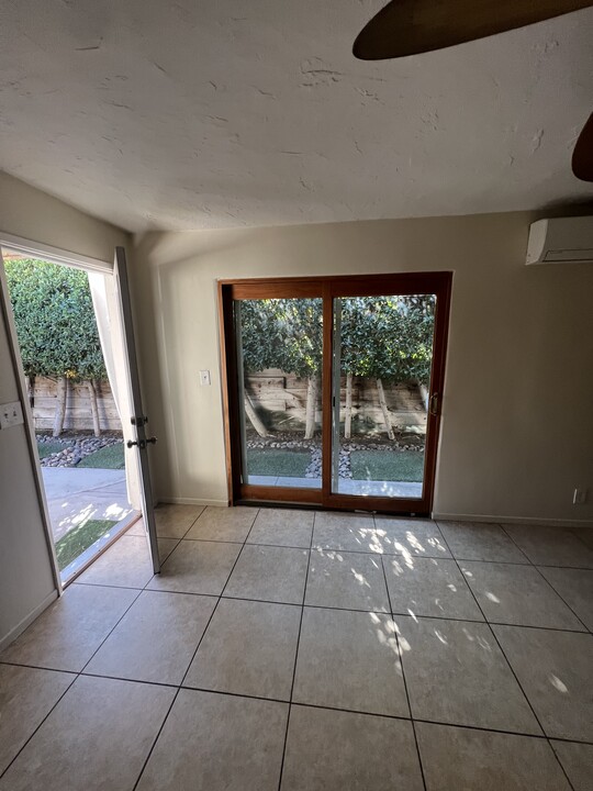 501 S Calle Abronia, Unit Apt c in Palm Springs, CA - Building Photo