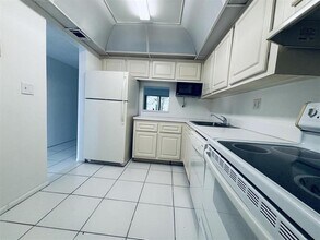 7925 Fairview Dr in Tamarac, FL - Building Photo - Building Photo