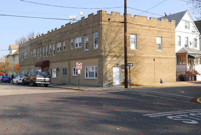 36 Jersey St in East Rutherford, NJ - Building Photo - Building Photo