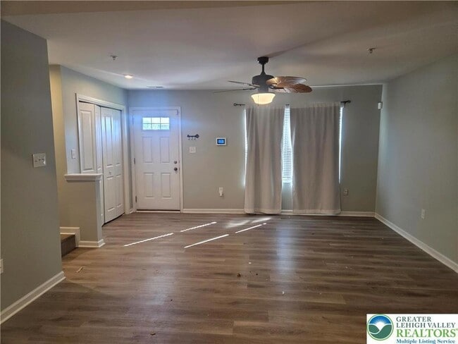 2500 Alex Rd in Easton, PA - Foto de edificio - Building Photo