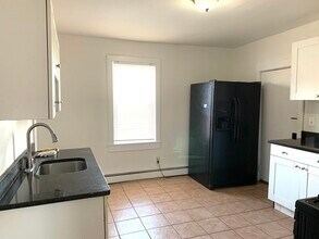 712 Lawrence St in Lowell, MA - Building Photo - Building Photo