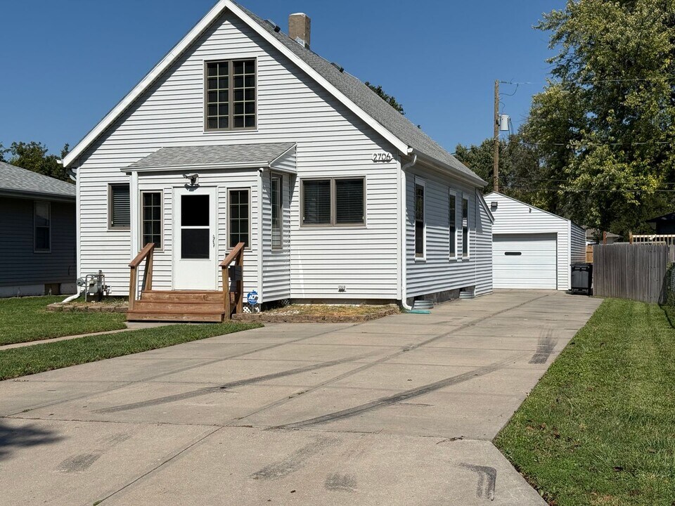 2706 Avenue E in Council Bluffs, IA - Building Photo