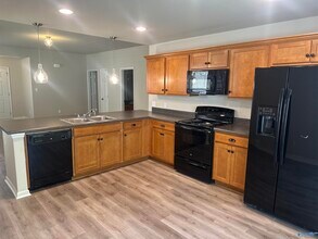 224 Sedgewick Dr in Owens Cross Roads, AL - Building Photo - Building Photo