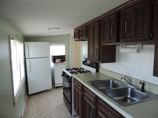 108 S College St in Warrensburg, MO - Building Photo - Building Photo