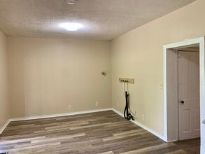 926 Main Ave W in Massillon, OH - Building Photo - Building Photo