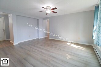 5104 Eastwick Dr in Fort Wayne, IN - Foto de edificio - Building Photo