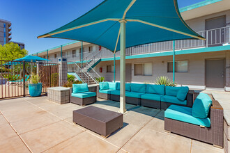 University Pointe Apartments in Tempe, AZ - Building Photo - Building Photo